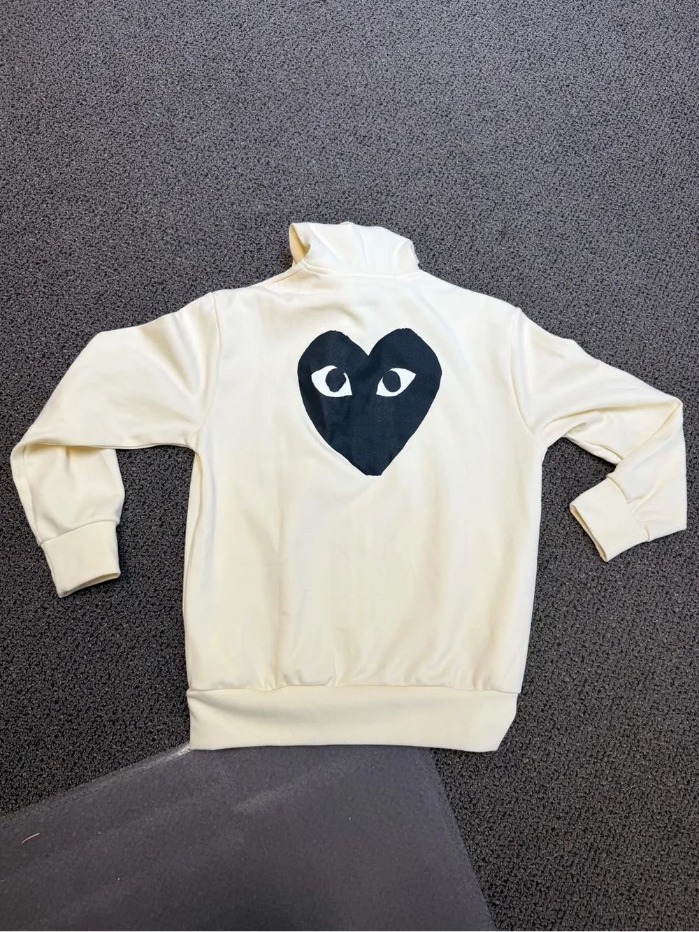 COMME DES GARCONS CDG PLAY BLACK HEART BIG LOGO HOODIE IVORY AZ-T254-051-3